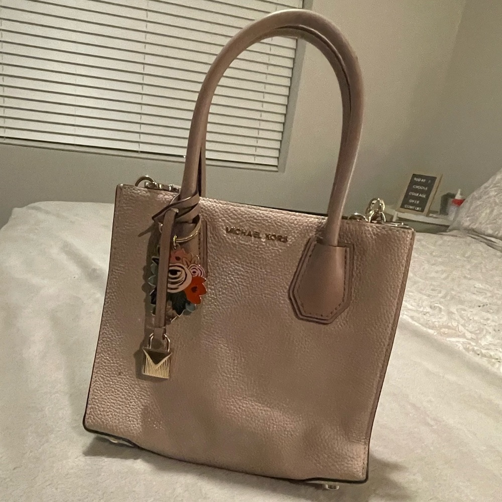 Michael Kors Mercer Medium Messenger